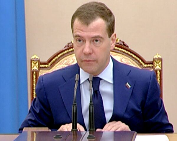 Сотрудники администрации президента скоро раскроют доходы - Медведев