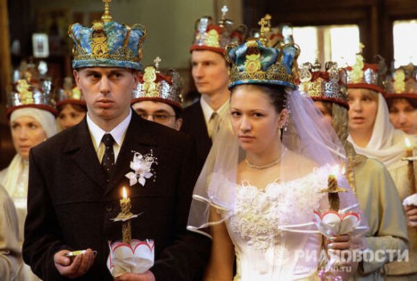 Обряд венчания в московском Храме Всех Святых