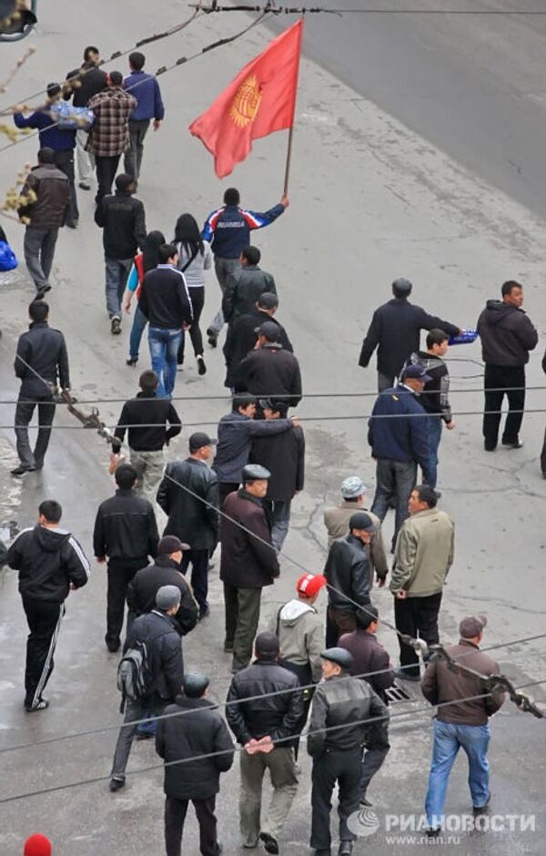 Уличные беспорядки в Бишкеке