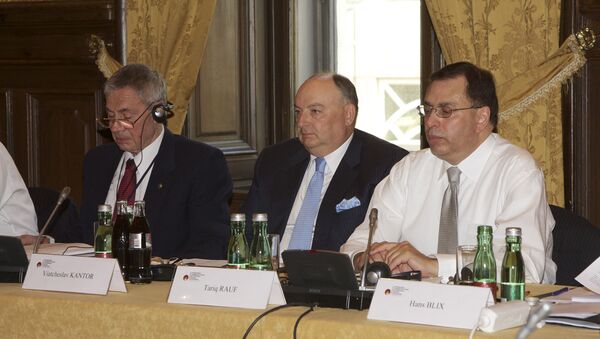 Заседание Рабочей группы Люксембургского форума в Вене. В центре - президент форума Вячеслав Кантор.