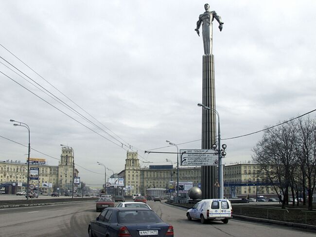 Памятник Гагарину в Москве. Архив