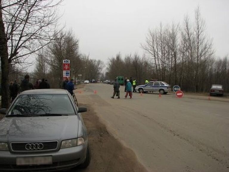 Возле места крушения самолета президента Польши под Смоленском