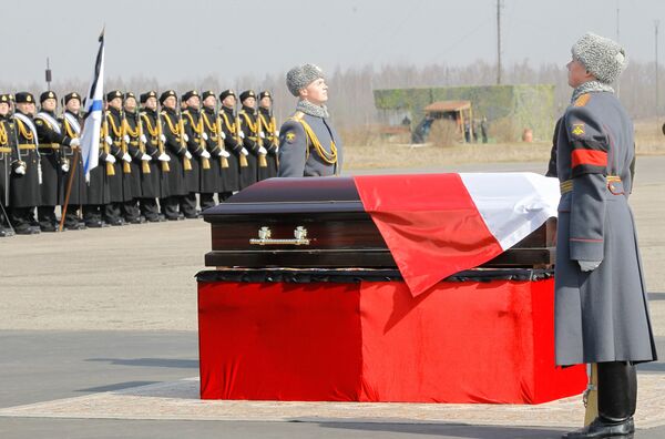 Тело президента Польши Леха Качиньского, погибшего в результате авиакатастрофы в Смоленской области, отправлено в Варшаву