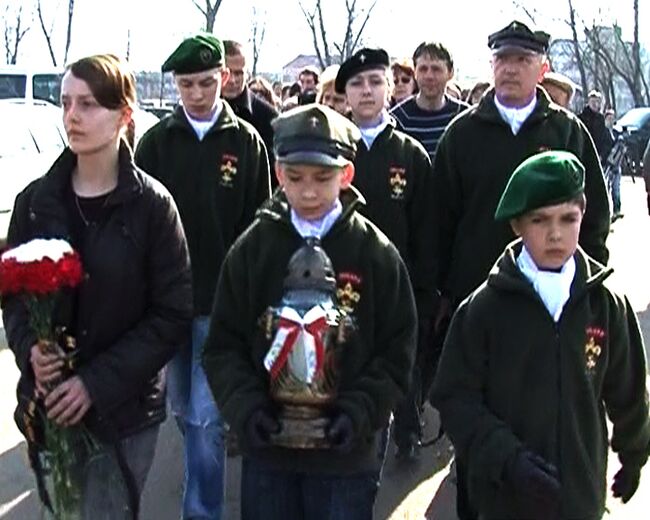 Поляки забирают смоленскую землю, чтобы увезти ее на могилы погибших 