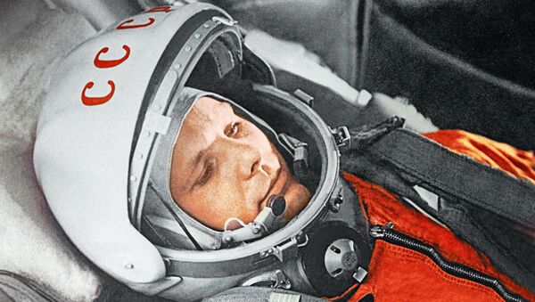 Летчик-космонавт Юрий Гагарин в кабине космического корабля “Восток”