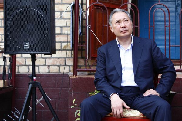 Отстраненный от власти президент Киргизии Курманбек Бакиев выступил на митинге в своем родовом селе Тейит