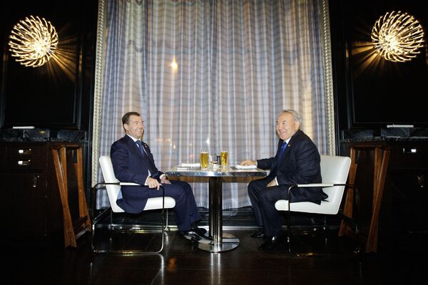 Встреча Дмитрия Медведева и Нурсултана Назарбаева в рамках саммита по вопросам по ядерной безопасности. Архив