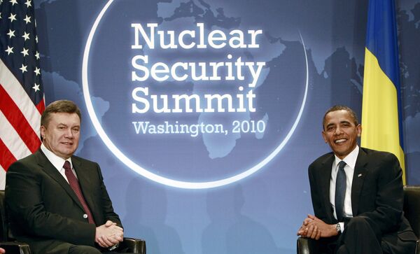 Виктор Янукович и Барак Обама на саммите по вопросам ядерной безопасности в Вашингтоне