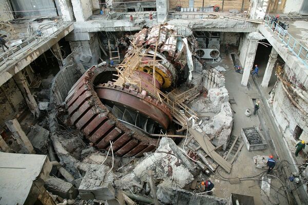 Останки второго гидроагрегата СШГЭС, полностью разрушенного в аварии 17 августа.