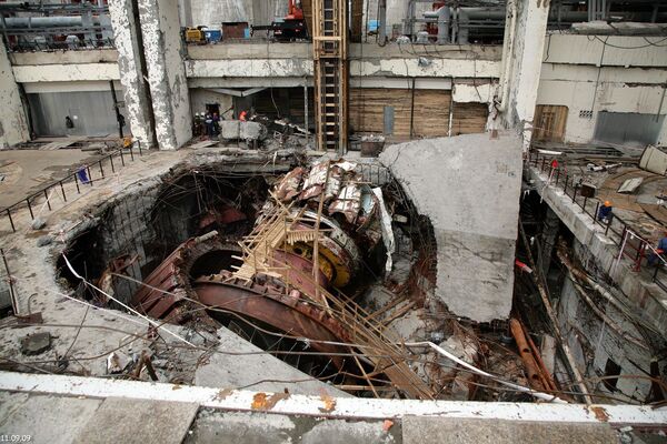 Останки второго гидроагрегата СШГЭС, полностью разрушенного в аварии 17 августа.