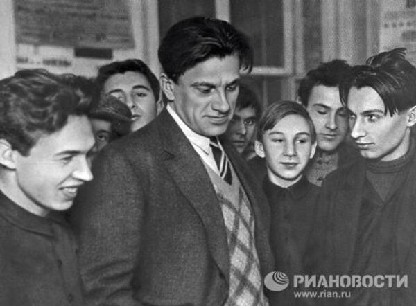 маяковский в инсте и в жизни. Смотреть фото маяковский в инсте и в жизни. Смотреть картинку маяковский в инсте и в жизни. Картинка про маяковский в инсте и в жизни. Фото маяковский в инсте и в жизни