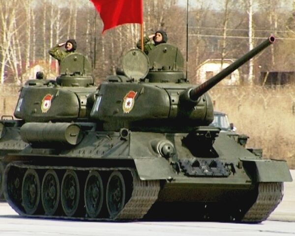 Образцы лучшей боевой техники России и СССР на репетиции парада Победы