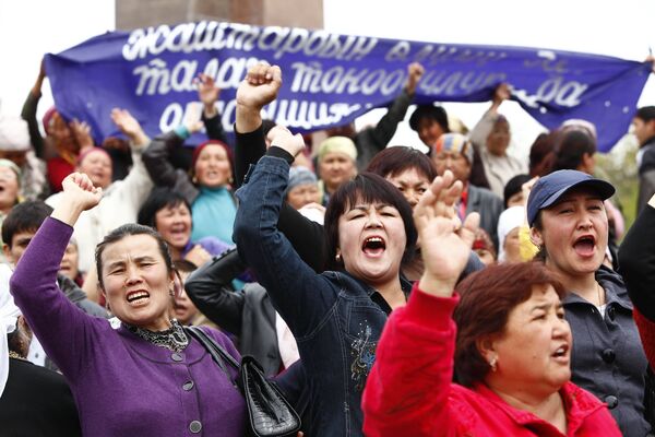 Митинг противников временного правительства Киргизии. Архив