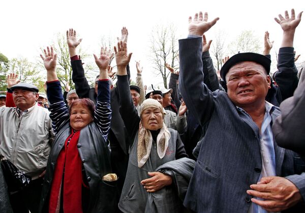 Митинг сторонников президента Киргизии Курманбека Бакиева прошли в Джалалабаде