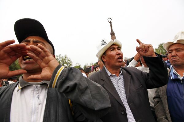 Митинг сторонников президента Киргизии Курманбека Бакиева прошли в Джалалабаде