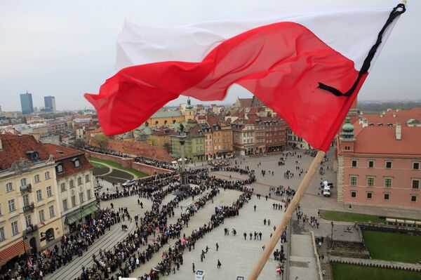 Люди возле президентского дворца в Варшаве