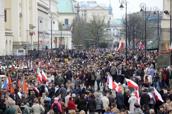 Люди возле президентского дворца в Варшаве