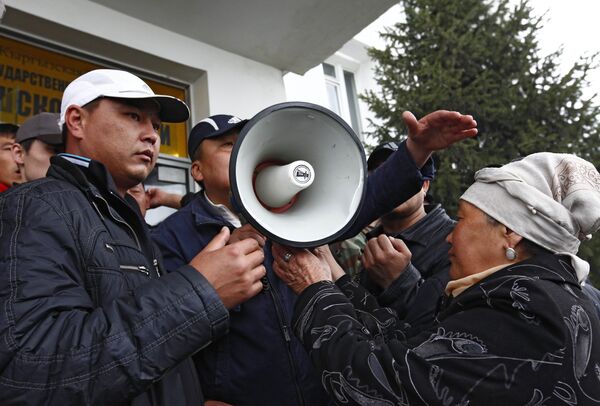 Столкновения сторонников К. Бакиева и оппозиции прошли в киргизском городе Ош