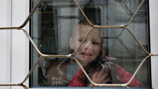 Ребенок в приюте в Санкт-Петербурге. Архив