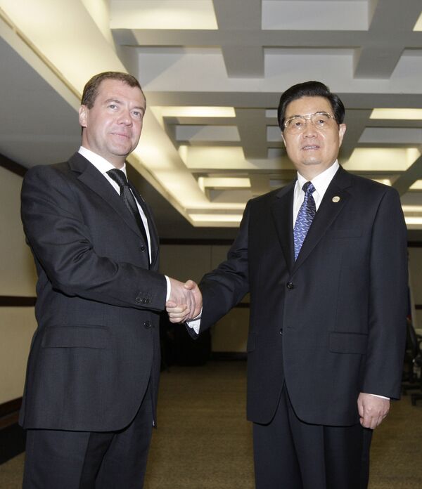 Президент РФ Дмитрий Медведев и председатель КНР Ху Цзиньтао
