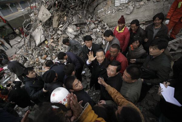 Премьер госсовета КНР Вэнь Цзябао прибыл в провинцию Цинхай, пострадавшую от землетрясения