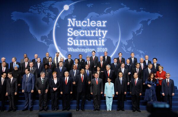 Совместное фотографирование глав государств и правительств - участников саммита в Вашингтоне по вопросам ядерной безопасности