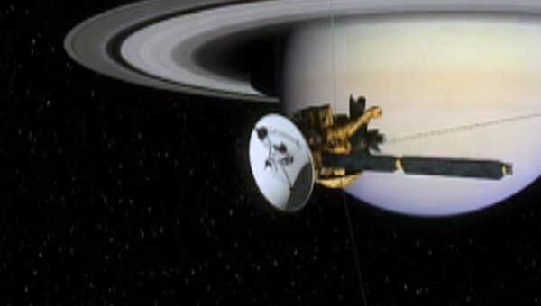 Ученым удалось зафиксировать шум и вспышки грозовых молний Сатурна