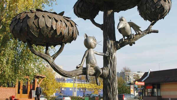 Памятник герою мультфильма Котёнок с улицы Лизюкова. Архивное фото