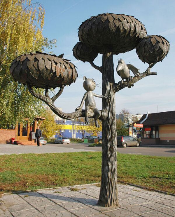 Памятник герою мультфильма Котёнок с улицы Лизюкова