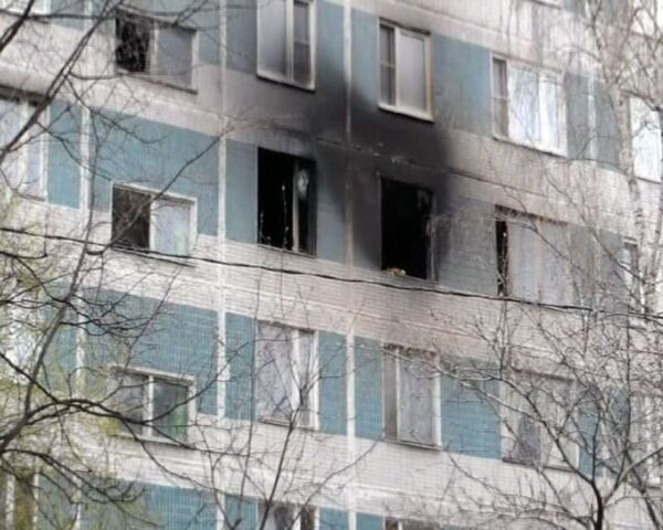 Пожар в многоэтажном доме на севере Москвы