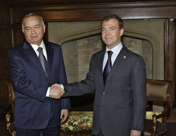 Президент РФ Д.Медведев и президент Узбекистана И.Каримов. Архив