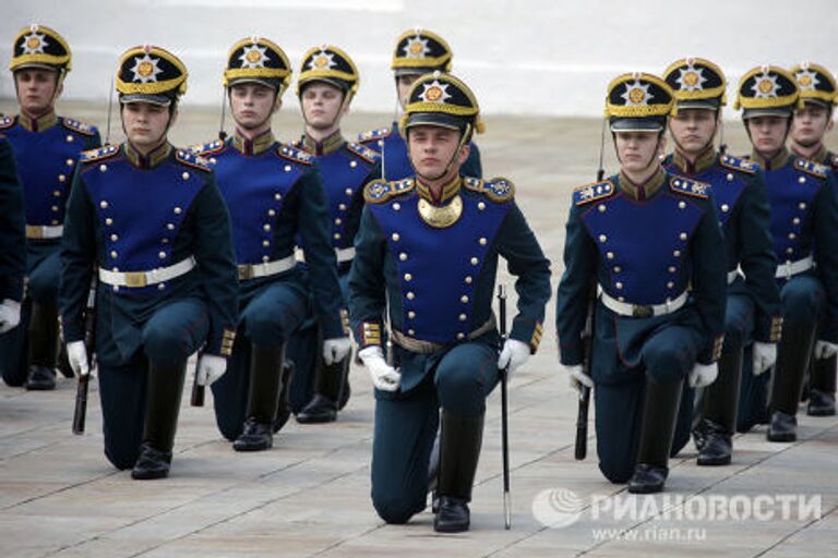 Церемониальный развод пеших и конных караулов в Кремле