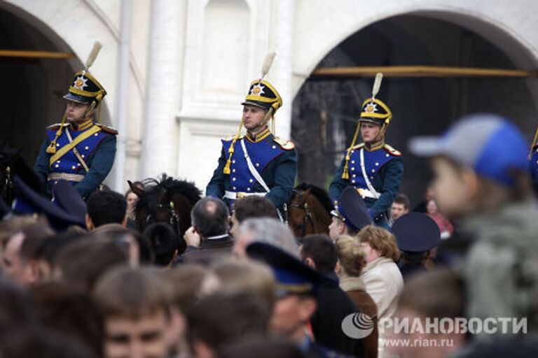 Церемониальный развод пеших и конных караулов в Кремле