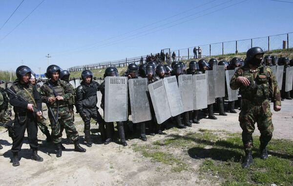 Полицейские отряды на окраине Бишкека