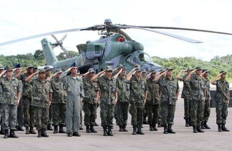 Церемония передачи транспортно-боевых вертолётов Ми-35М военно-воздушным силам Бразилии на авиабазе в Порту-Велью