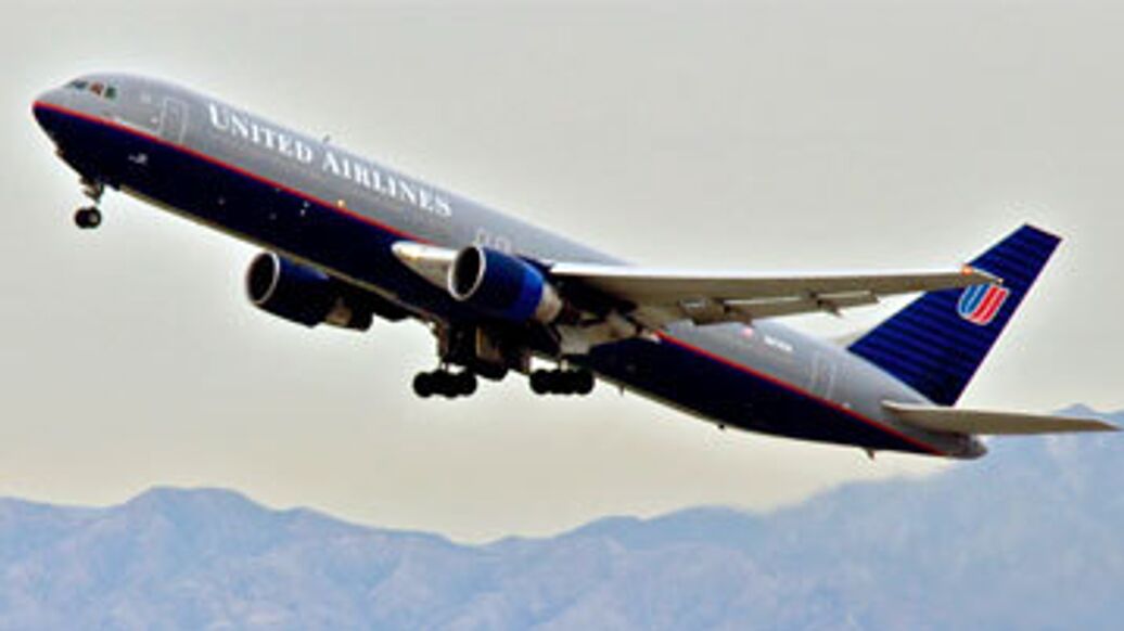 В США самолет экстренно сел после столкновения с неизвестным объектом