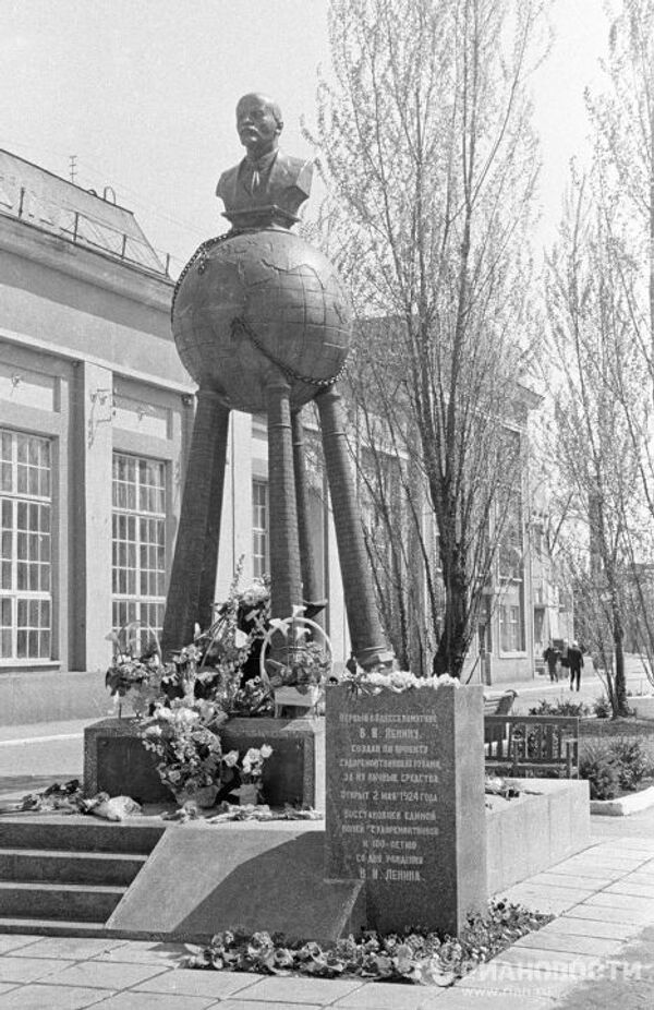 Восстановленный памятник Владимиру Ильичу Ленину