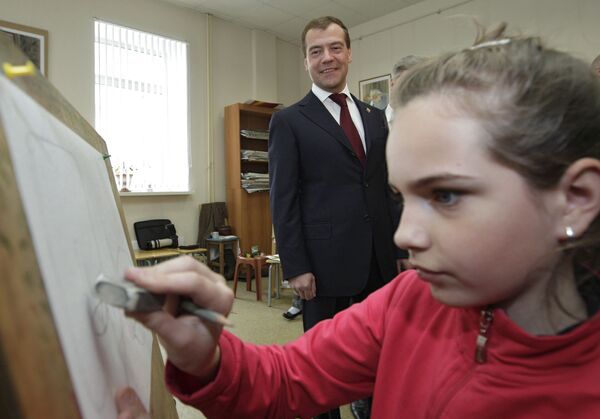 Президент Д.Медведев побывал в детской школе искусств. Архив