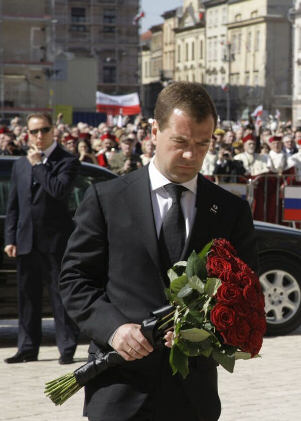 Президент РФ Д.Медведев почтил память Леха и Марии Качиньских