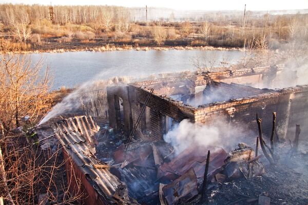Спасатели МЧС потушили пожар в пригороде Оренбурга