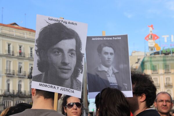 Испанцы вышли на улицы протестуя против безнаказанности франкизма