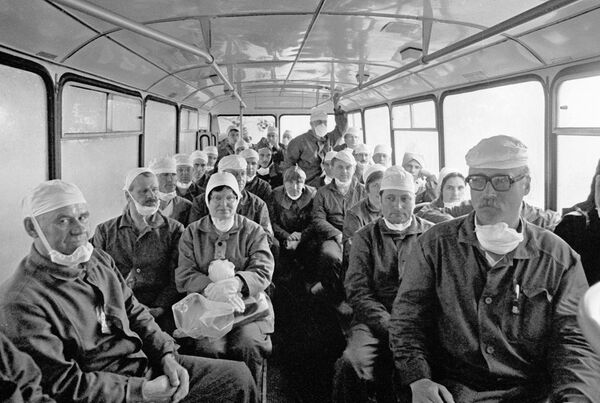Доставка рабочих на Чернобыльскую АЭС. Архив