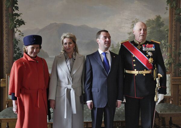 Президент РФ Д.Медведев на церемонии официальной встречи в королевском дворце в Осло