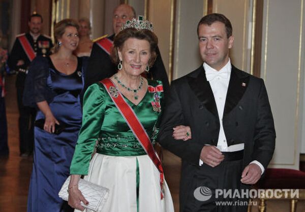 Д.Медведев с супругой на приеме в королевском дворце в Осло