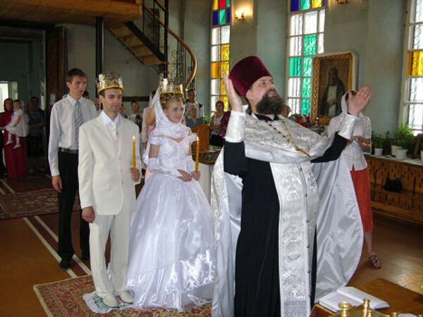 Венчание Анастасии и Сергея в храме Петра и Павла города Полевского