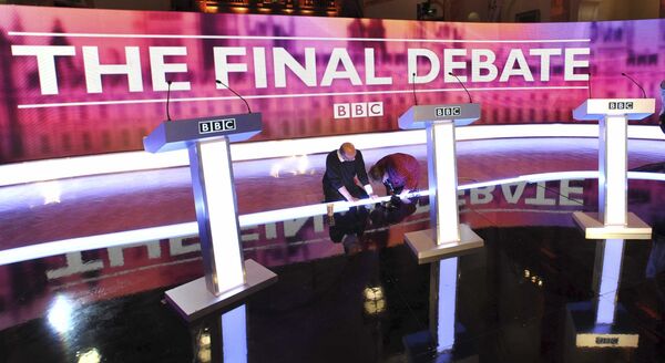Заключительные приготовления к третьему туру предвыборных дебатов в Великобритании