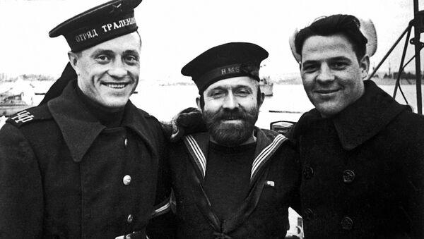 Русский, английский и американский матросы в Севастополе в 1945 году