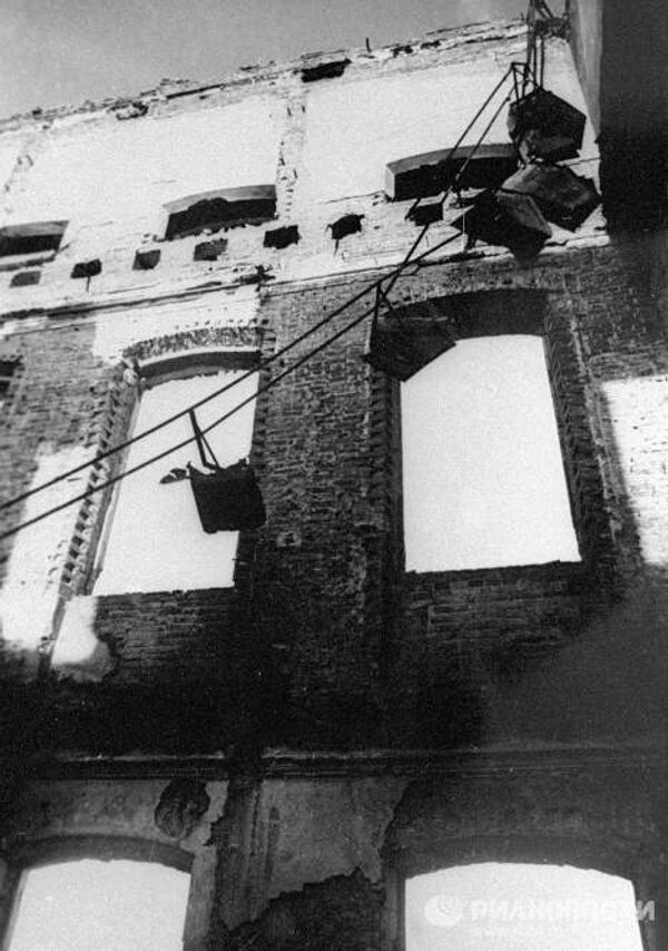 Окна Янтарной комнаты в Екатерининском дворце, разрушенном немецко-фашистскими захватчиками