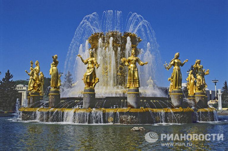 Фонтан Дружба народов на ВВЦ в Москве