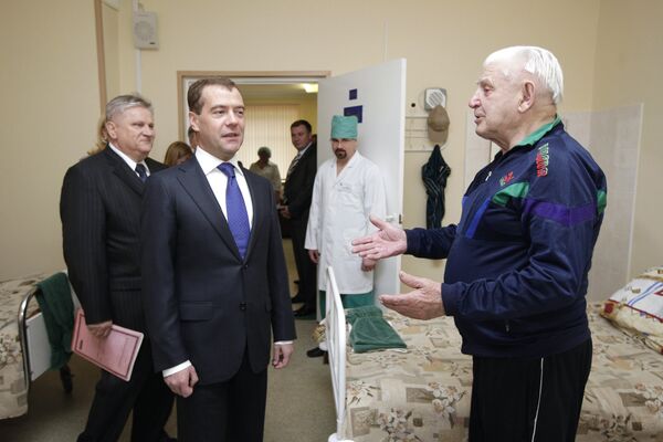 Президент Д.Медведев посетил госпиталь для ветеранов в Подмосковье